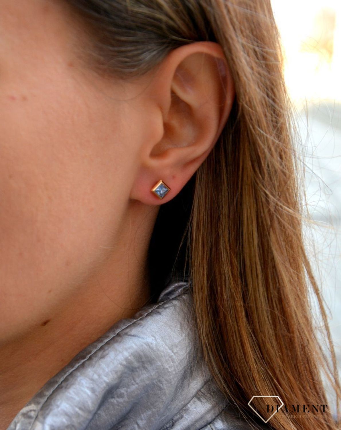 Piękne, delikatne kolczyki przy uchu z cyrkonią niebieską. Kolczyki Damskie w Sklepie z Biżuterią zegarki-diament.pl. Piękne i Eleganckie kolczyki dla Kobiet. Darmowa wysyłka..JPG